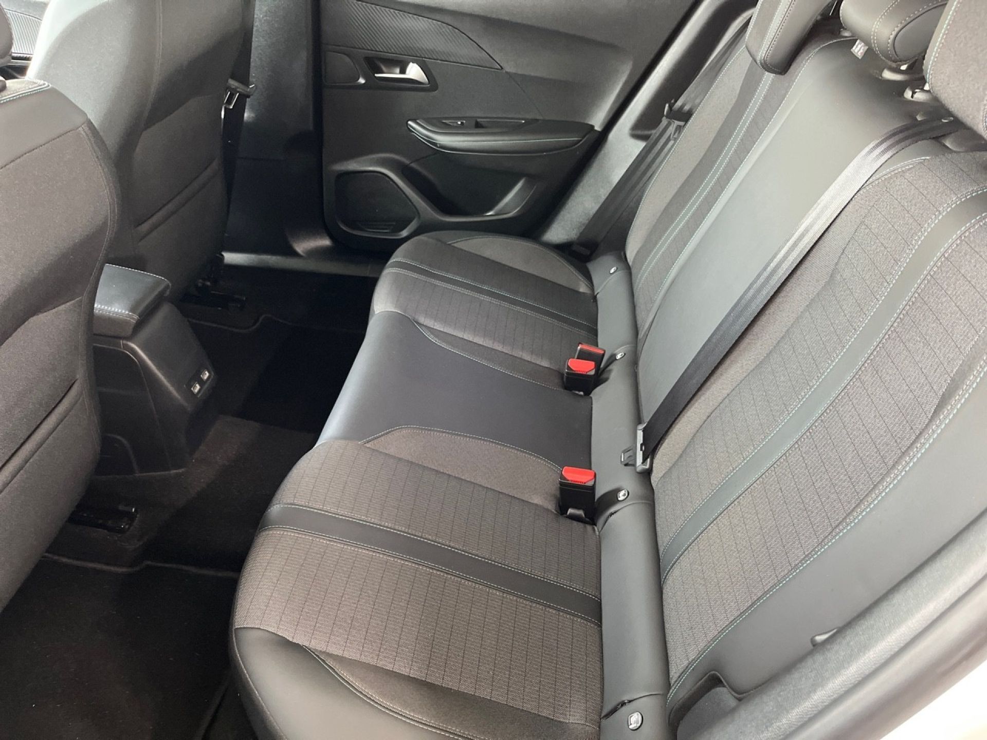 Peugeot 2008 Allure Pack Puretech 100 S&S 6 Vel. MAN