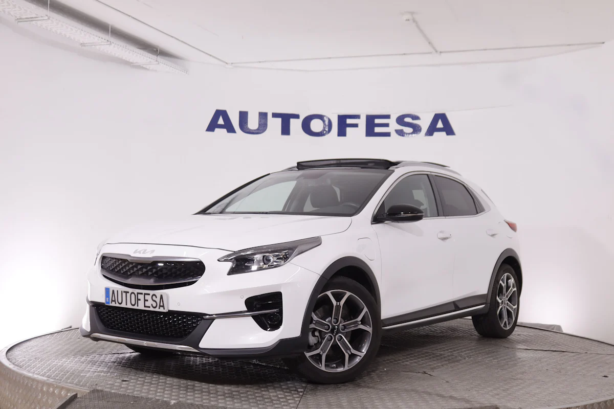 Kia XCEED 1.6 PHEV EMOTION AUTO 141CV 5P # GARANTIA FABRICA 02/2029,TECHO ELE,NAVY,CAMARA TRASERA