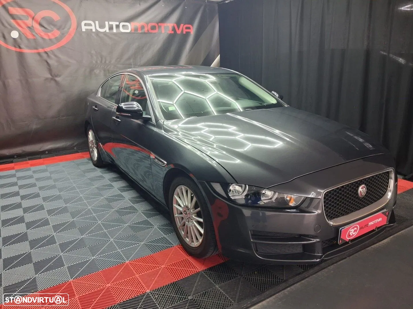 Jaguar XE 2.0 D Prestige Aut.