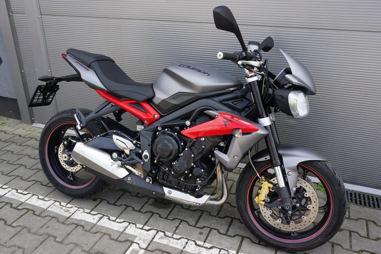 Triumph Street Triple R 675