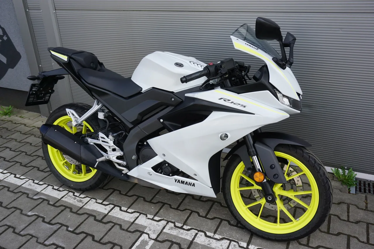 Yamaha YZF R125 FLUO