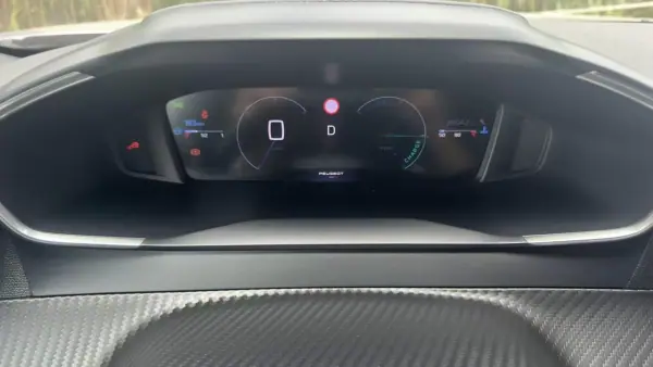 Peugeot 2008 2025 1.2 Hybrid Allure e-DCS6