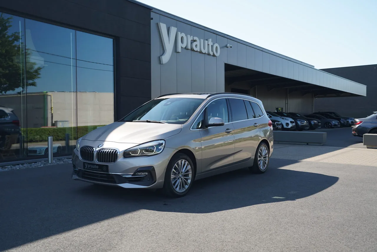Bmw 216i Grand tourer luxury line Leder Camera Navi Apple carPlay Android Privacy glas Verwarmde zetels Full led Head up PDC voor en achter.