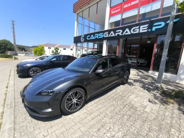 Porsche Taycan Sport Turismo 2024 Versão RESTYLING - bateria 105kw