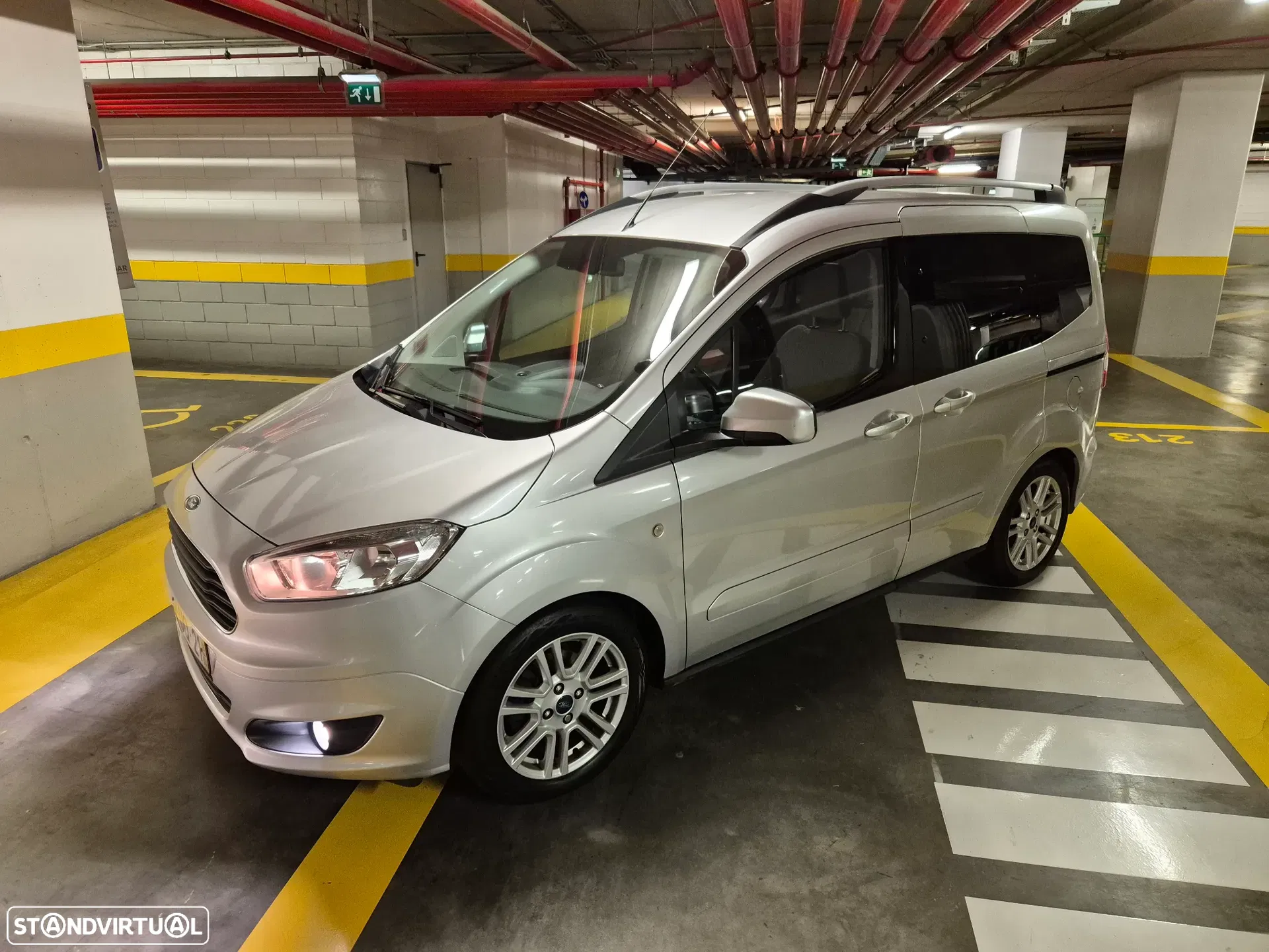 Ford Tourneo Courier 1.0 EcoBoost Titanium