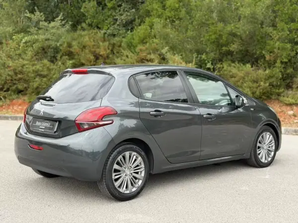 Peugeot 208 2017 1.6 BlueHDi Style