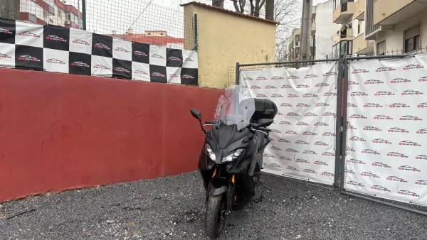 Yamaha TMAX 2023 .