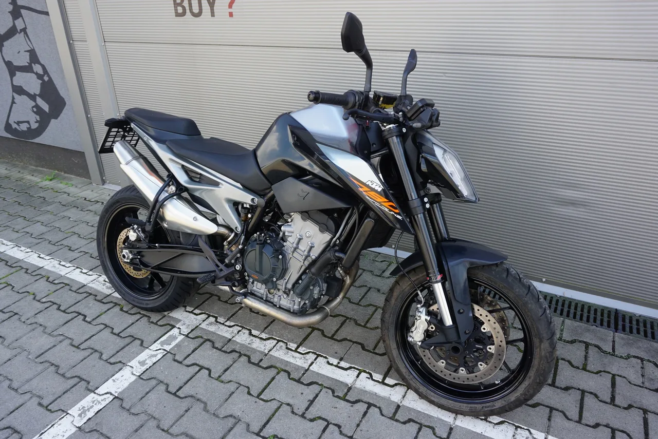 KTM Duke 790