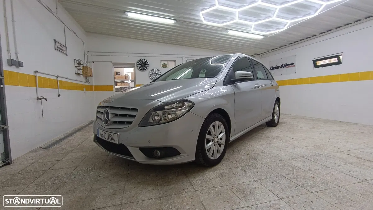 Mercedes-Benz B 180