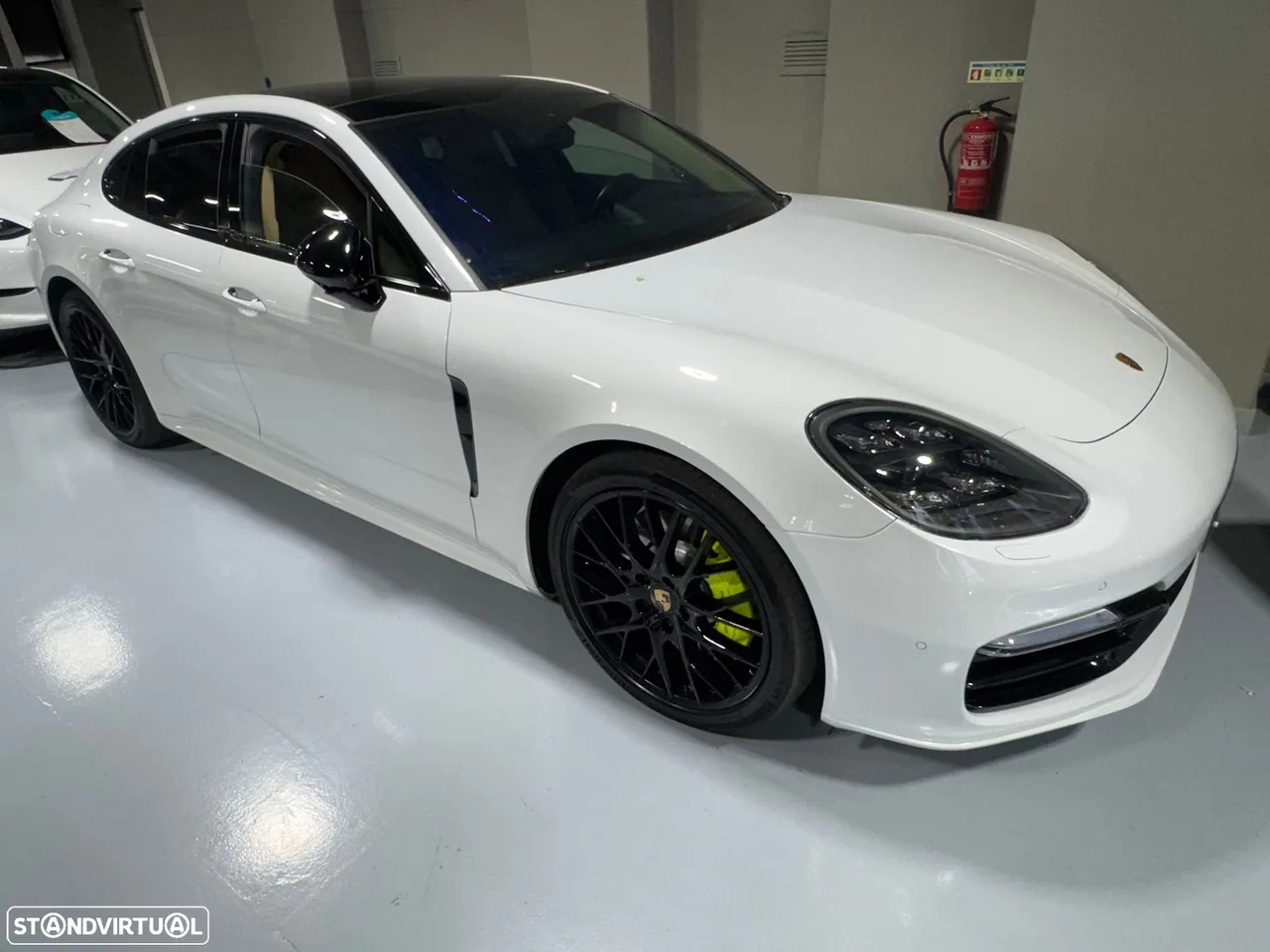 Porsche Panamera 4 E-Hybrid Platinum Edition