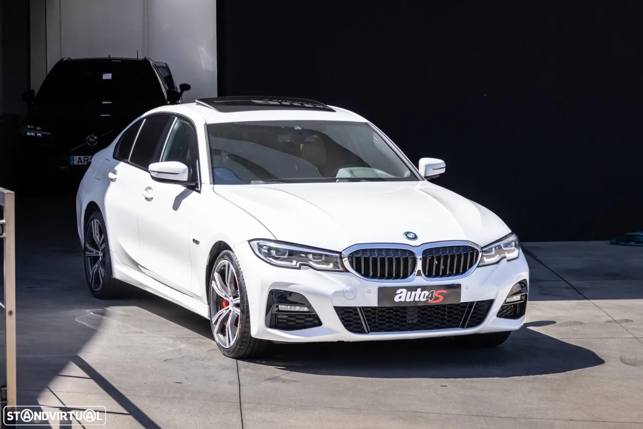 BMW 330 e Pack Desportivo M Pro Auto