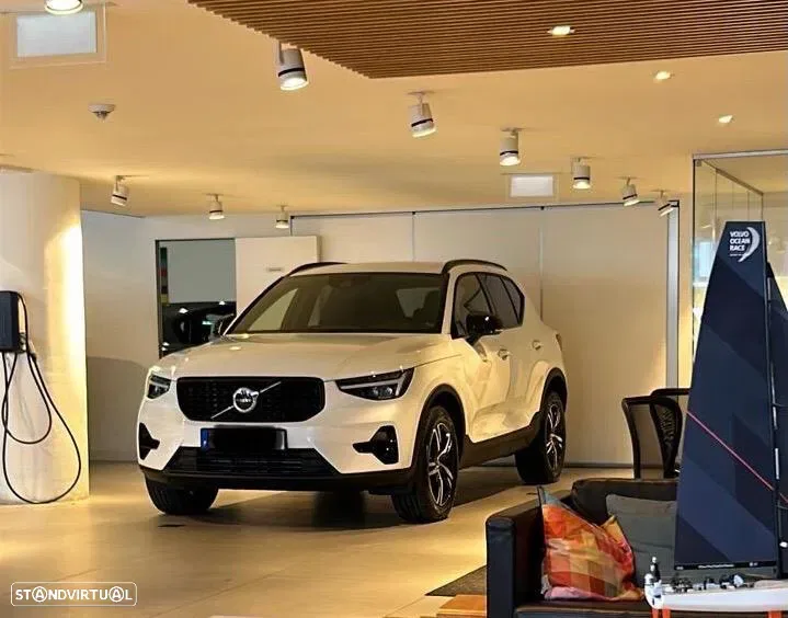 Volvo XC 40 1.5 T2 Plus Dark Auto