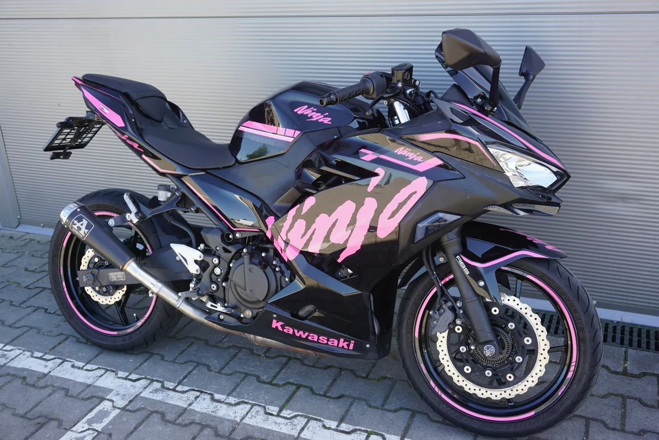 Kawasaki Ninja 400 PINK ARROW