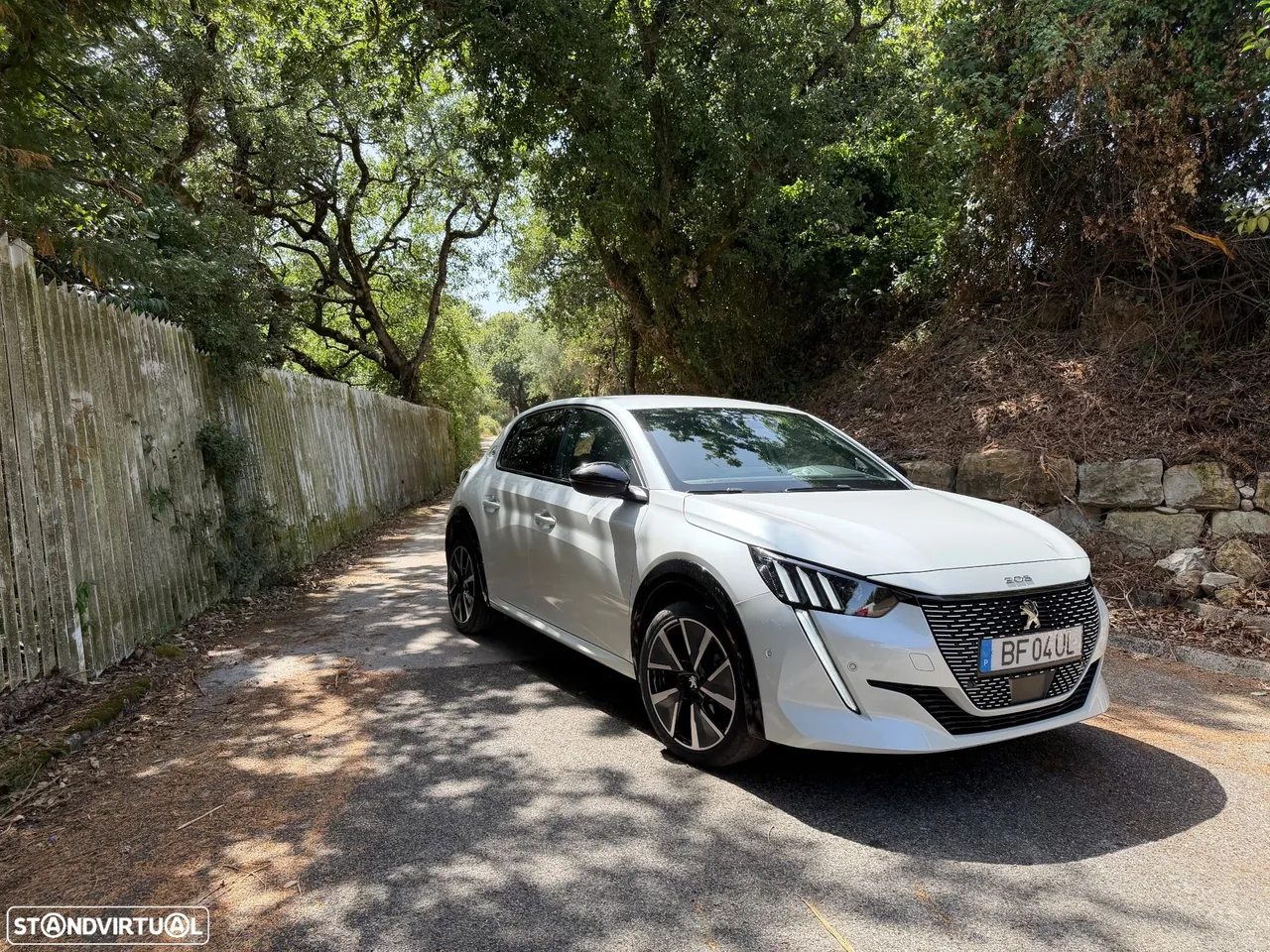 Peugeot e-208 GT